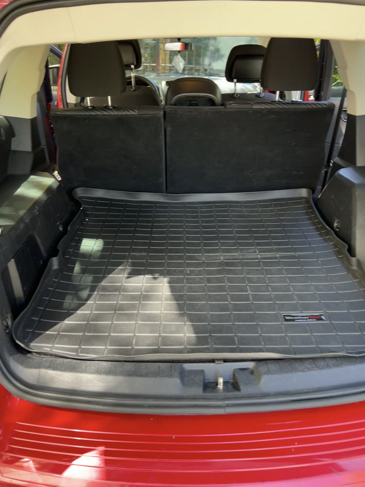 The same SUV cargo area after cleaning